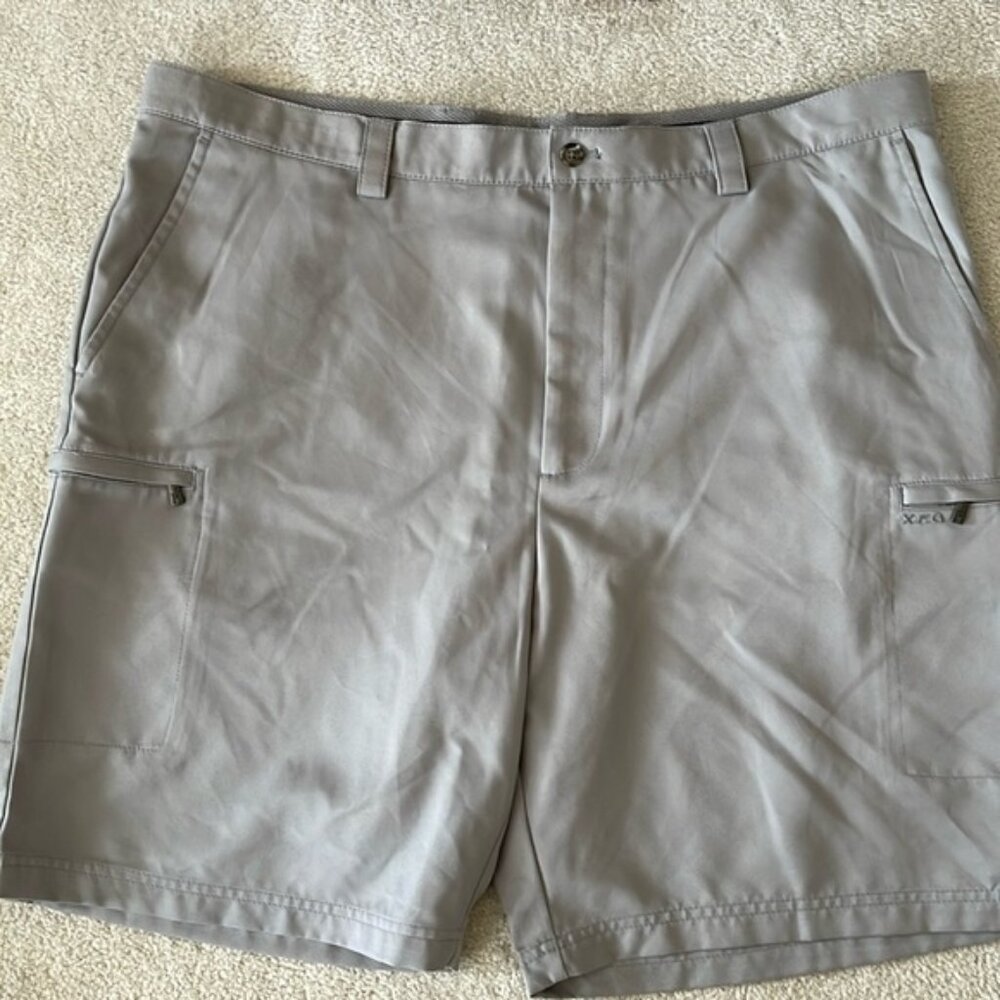 Men’s Izod golf shorts. Grey, new condition.